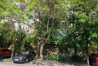 Apartament cu 4 camere decomandat în Apărătorii Patriei - 11