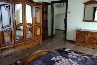 Vand CASA in or.Buhusi,jud.Bacau ,STR,Libertatii,Nr,159,suprafata construita 220mp,DS+P+E - 3