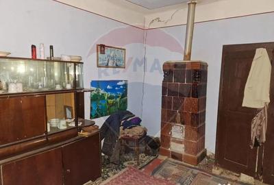 Casă cu 2 camere cu Teren 2443 Mp în Hidiș - 4