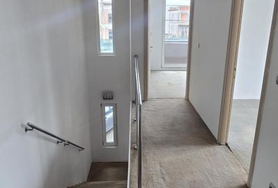 Casă cu 4 camere cu Teren 170 Mp în Tunari - 2