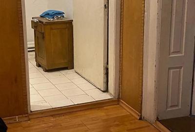 Vand apartament 2 camere decomandat in curte comuna in zona Decebal - 3