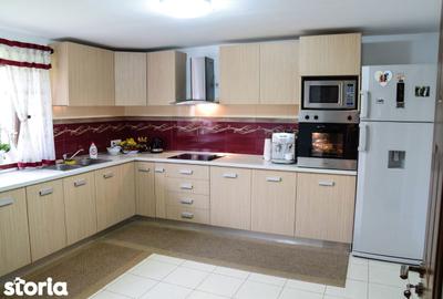 Casă cu 5 camere cu Teren 670 Mp în Central - 11