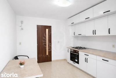 Apartament cu 4 camere în Republicii