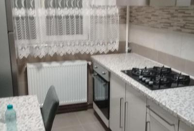 Apartament cu 3 camere semidecomandat în Central - 1