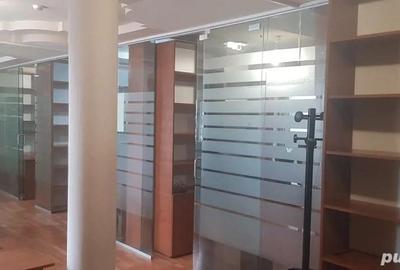 Spațiu comercial, de 110 mp, în Central - 4