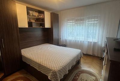 Apartament cu 3 camere decomandat în Calea București