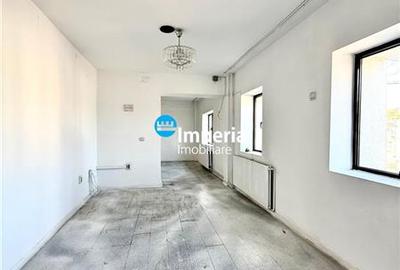 Casă individuală cu 9 camere cu Canalizare în Centru Civic - 7