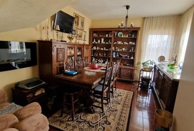 Casă individuală cu 5 camere cu Teren 200 Mp în Central