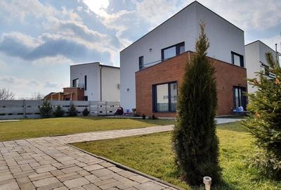Proprietar - Single 4 camere, 330 mp curte compacta, living 40 mp - 2
