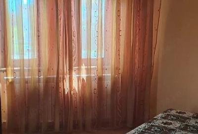 Apartament cu 3 camere decomandat în Km 4 - 8