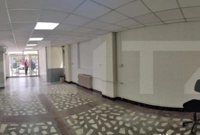 Spațiu comercial, de 50 mp, în Central - 4