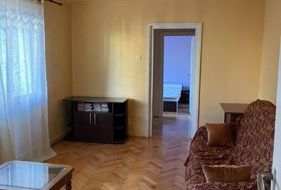 Apartament cu 3 camere semidecomandat în Dosu Bricii