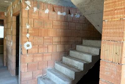 Casă cu 4 camere cu Teren 400 Mp în Slimnic - 13