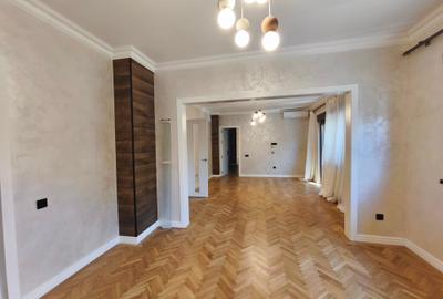 Apartament cu 3 camere semidecomandat în Parcul Carol - 1