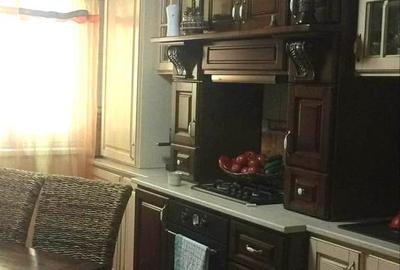 Apartament cu 3 camere decomandat în Central - 1