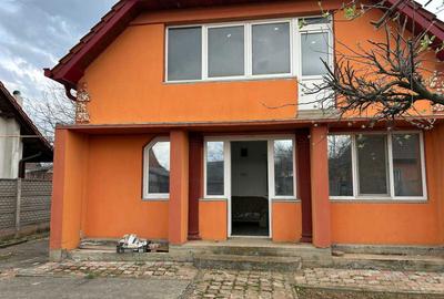 Casă cu 4 camere în Centura - 1