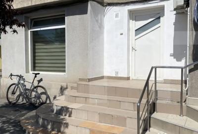 Apartament cu 3 camere decomandat în Central - 1