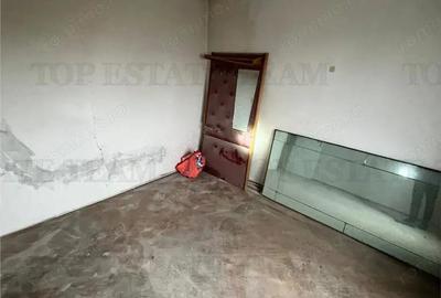 2 garsoniere adiacente la rosu pe Calea Grivitei, etaj 4 - 15