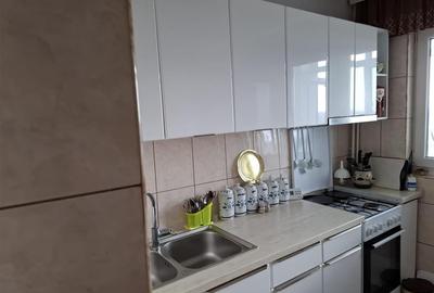Apartament de  vanzare, 3 camere decomandat, in Ploiesti, Zona Mihai Bravu. - 13