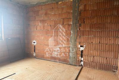 Casă cu 4 camere cu Teren 278 Mp în Bazoș - 2