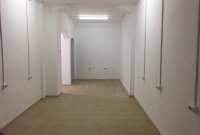 Spațiu comercial, de 67 mp, în Spital - 3