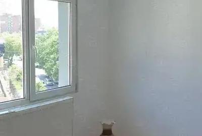 Apartament cu 3 camere semidecomandat în Circumvalațiunii