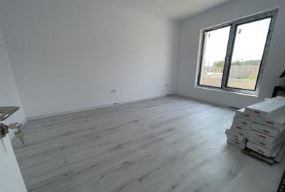 Casă cu 5 camere cu Teren 480 Mp în Domnești - 16