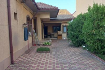 Casa de Cultura, casa de vanzare, 4 camere, caramida - 1