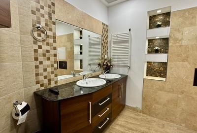 Casă individuală cu 8 camere cu Canalizare în Colentina - 17