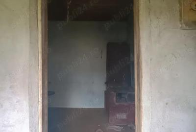 Casă cu 2 camere cu Teren 1400 Mp în Axintele - 11