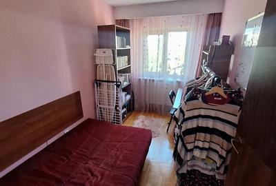 Apartament cu 3 camere decomandat în Ostroveni - 2