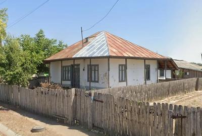 Casă cu 6 camere cu Teren 2003 Mp în Central - 1