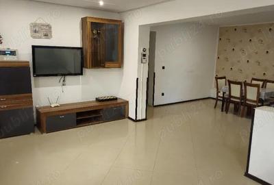 Casă cu 10 camere cu Teren 300 Mp în Central - 2