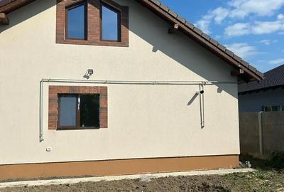 Casă cu 4 camere cu Teren 407 Mp în Central - 1