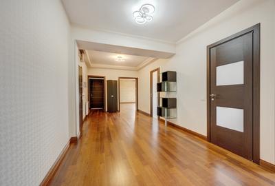 Apartament cu 6 camere decomandat în Sisești - 10