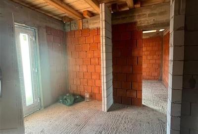 RECO Casa plan parter cu 3 dormitoare-la rosu- Paleu - 19