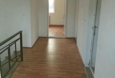 Casă cu 4 camere cu Teren 2000 Mp în Văleni - 1