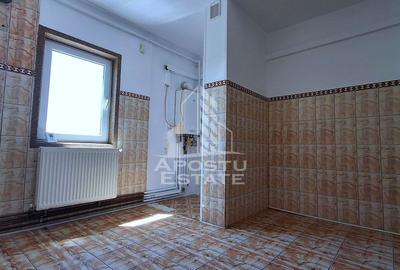Apartament cu 3 camere decomandat în Confecții - 9