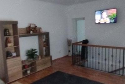 Casa de vinzare cu 2 apartamente - 4