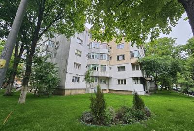 Apartament cu 3 camere decomandat, mobilat în Cug