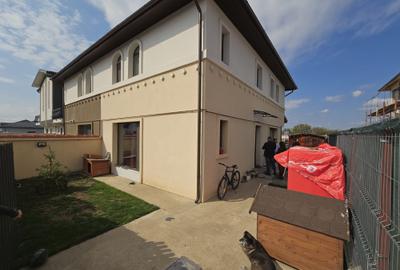 Vila duplex-mobilata si utilata - 5 camere - 2 bai- str asfaltata-5 min de STV - 2
