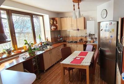 Casă cu 6 camere cu Teren 980 Mp în Central - 6