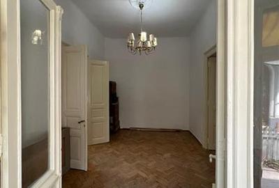 Casă cu 4 camere cu Canalizare în Central - 7