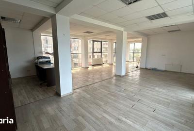 Spațiu comercial, de 550 mp, în Central - 4