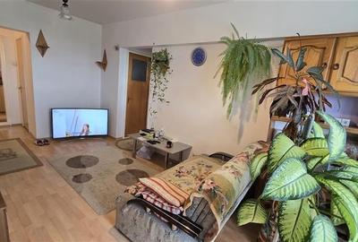 Apartament cu 4 camere semidecomandat în Berceni