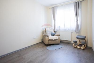Apartament cu 3 camere decomandat, mobilat în Tractorul - 4