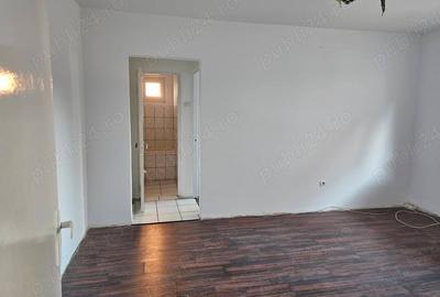 Apartament cu 2 camere nedecomandat în Astra