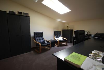 O casa deosebita cu Piscina - 24