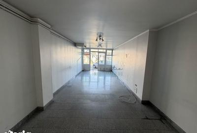 Spațiu comercial, de 40 mp, în Central - 3