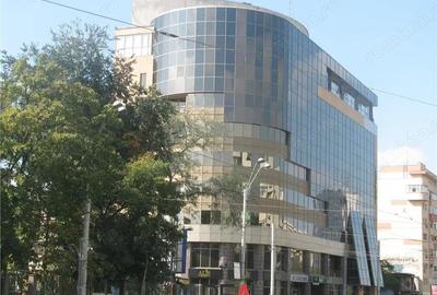 Spațiu comercial, în P-ța Victoriei - 13